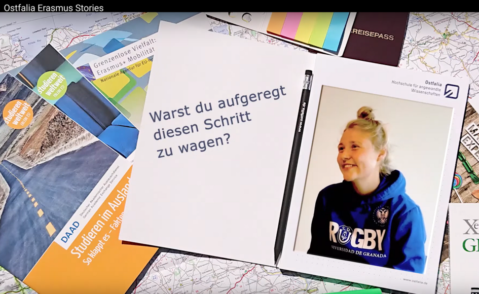 Ein Ostfalia Notizbuch enthält ein Foto von einer Ostfalia Studentin, die mit dem Erasmus-Programm im Ausland war.