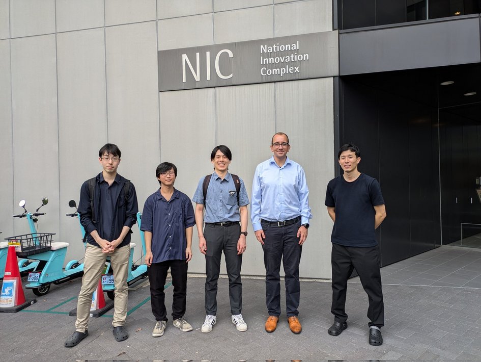 Gruppenfoto vor der Nagoya University