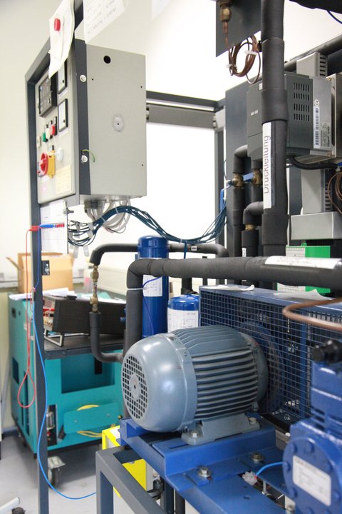 Technische Ausstattung im Labor für Energie- und Kältetechnik
