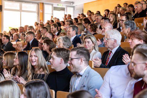 Abschlussfeier 2025 an der Ostfalia am Campus Salzgitter (öffnet Vergrößerung des Bildes)