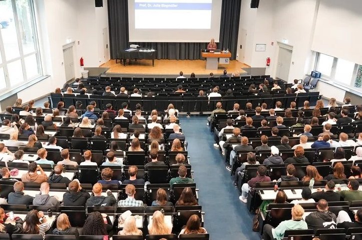 Erstsemesterbegrüßung in der Aula