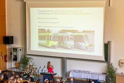 Abschlussfeier 2025 an der Ostfalia am Campus Salzgitter (öffnet Vergrößerung des Bildes)