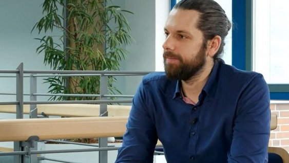 Porträtaufnahme der interviewten Person.