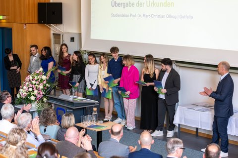 Abschlussfeier 2025 an der Ostfalia am Campus Salzgitter (öffnet Vergrößerung des Bildes)