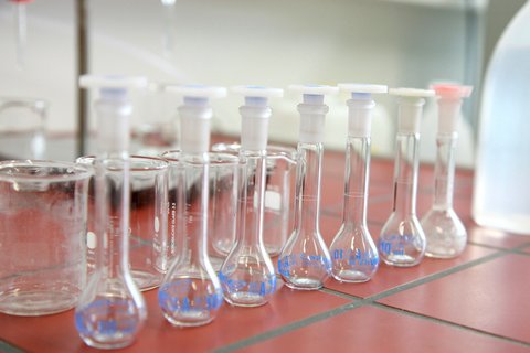 Nahaufnahme der Ausstattung im Labor für Instrumentelle Analytik