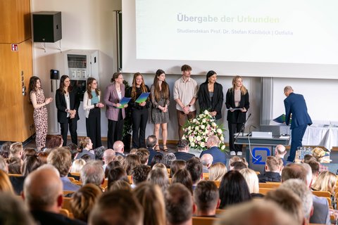 Abschlussfeier 2024 (öffnet Vergrößerung des Bildes)