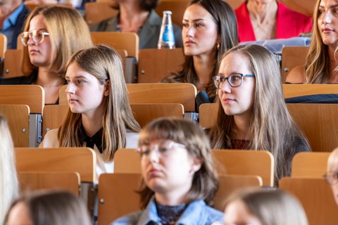 Abschlussfeier 2025 an der Ostfalia am Campus Salzgitter (öffnet Vergrößerung des Bildes)
