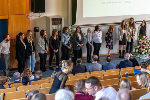 Abschlussfeier 2025 an der Ostfalia am Campus Salzgitter (öffnet Vergrößerung des Bildes)