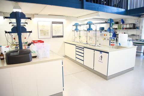 Überblick des Labors für Wasser- und Abwassertechnik
