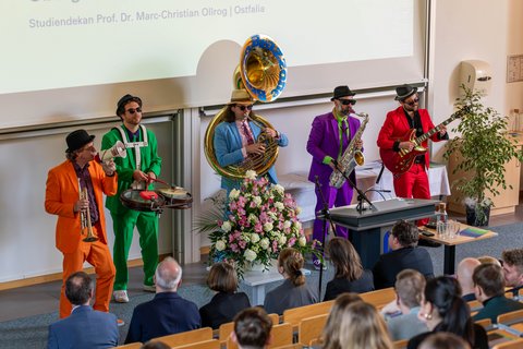 Abschlussfeier 2025 an der Ostfalia am Campus Salzgitter (öffnet Vergrößerung des Bildes)