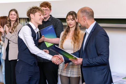 Abschlussfeier 2025 an der Ostfalia am Campus Salzgitter (öffnet Vergrößerung des Bildes)