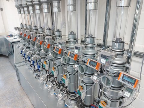 Mit auf Luft umgebauten Schwebekörpern werden die Volumenströme visualisiert.