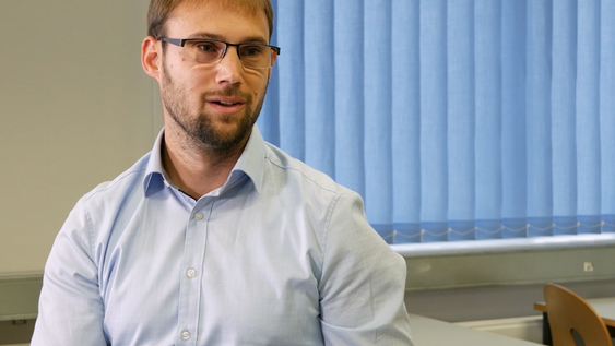 Porträtaufnahme der interviewten Person.