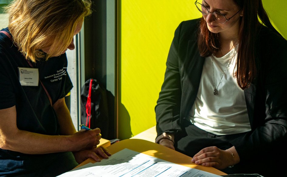 Beratung mit Jessica Sölter zum Thema Auslandspraktikum. 