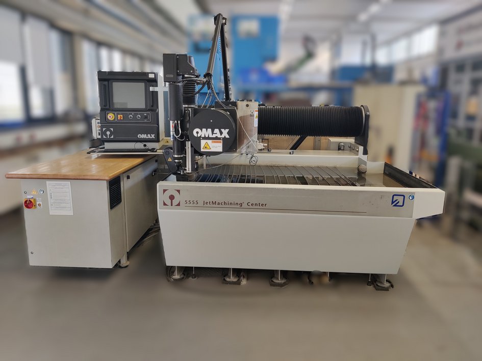 OMAX 5555 Wasserstrahlschneidmaschine (öffnet Vergrößerung des Bildes)