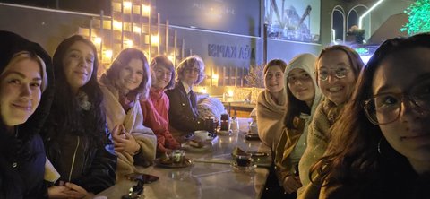 Gemeinsam wurde Abends über die Eindrücke gesprochen (öffnet Vergrößerung des Bildes)