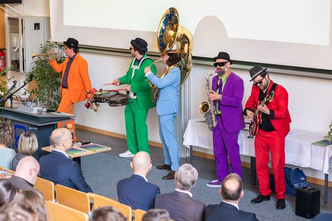 Abschlussfeier 2025 an der Ostfalia am Campus Salzgitter (öffnet Vergrößerung des Bildes)