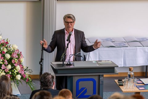 Abschlussfeier 2025 an der Ostfalia am Campus Salzgitter (öffnet Vergrößerung des Bildes)