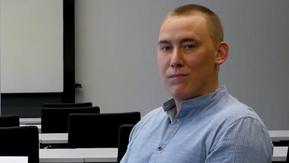 Porträtaufnahme der interviewten Person.