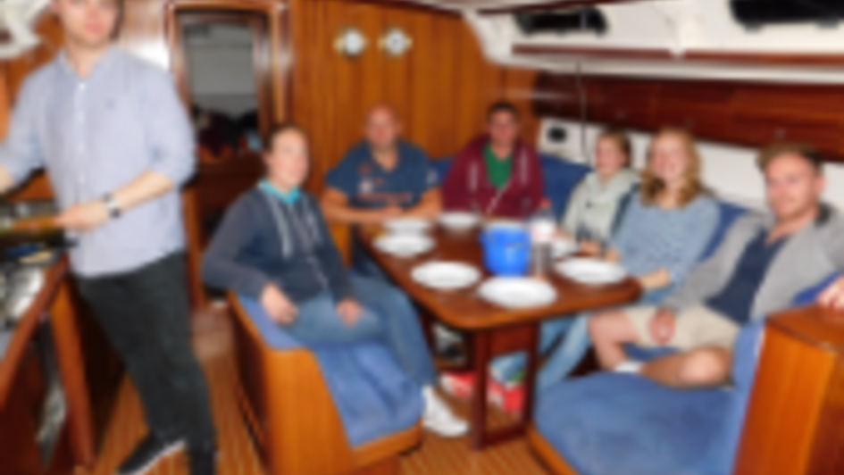 Teilnehmende des Sozialkompetenzworkshops 2017 beim gemeinsamen Essen