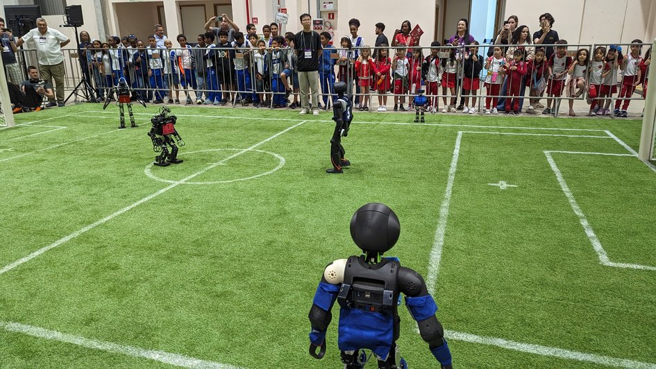 Die Roboter der "WF Wolves" im Einsatz.