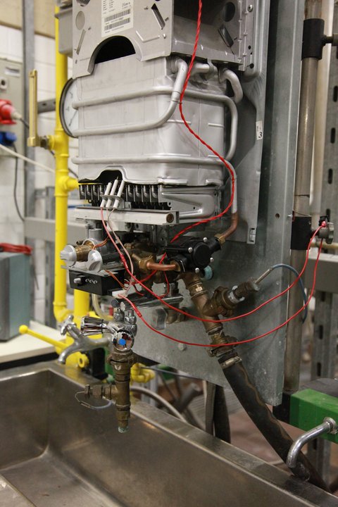 Nahaufnahme einer technischen Ausstattung im Labor für Gas- und Verbrennungstechnik