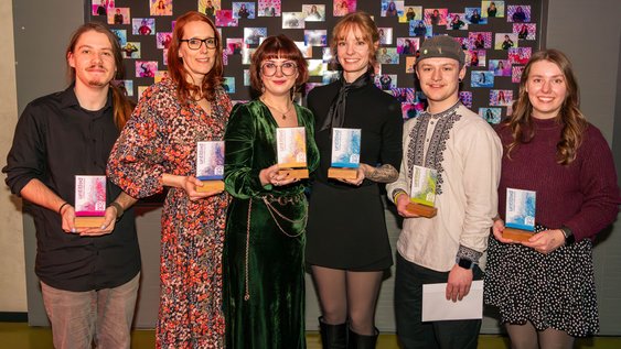 Pressefoto (Tonio Vakalopoulos/Ostfalia): Wurden in diesem Jahr mit den Ostfalia Medienpreisen Salzgitter ausgezeichnet (v. l. n. r.): Julien-Cedrick Mette, Jennifer O´Brien, Christina Hausperger, Maria Künne, Felix Warsawa, Laura Knop