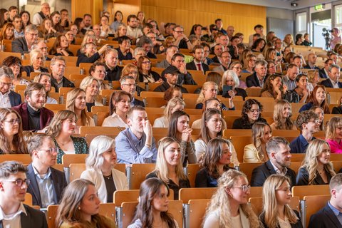 Abschlussfeier 2025 an der Ostfalia am Campus Salzgitter (öffnet Vergrößerung des Bildes)