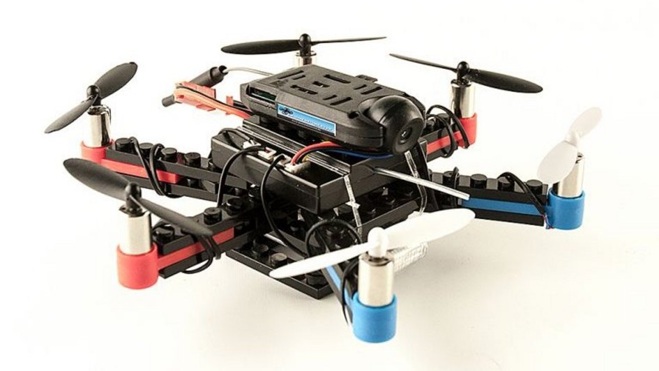 Auf dem Bild ist eine Drohne zu sehen, deren Einzelteile im 3D-Drucker gefertigt wurden. (öffnet Vergrößerung des Bildes)