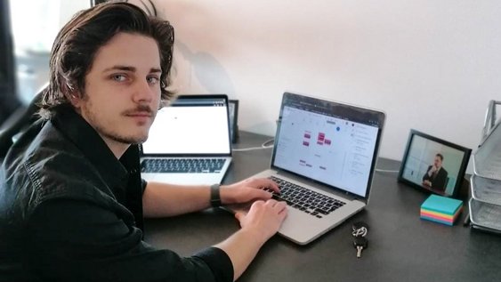 Porträtaufnahme der interviewten Person.