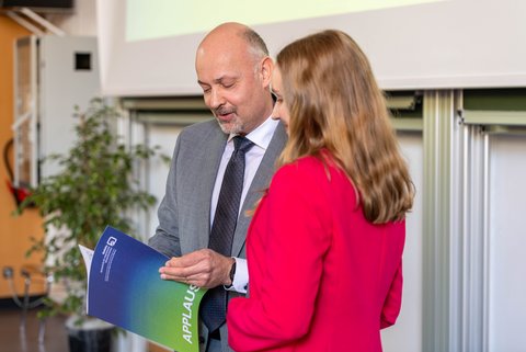 Abschlussfeier 2025 an der Ostfalia am Campus Salzgitter (öffnet Vergrößerung des Bildes)