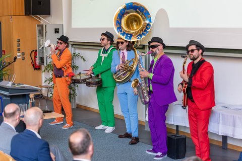 Abschlussfeier 2025 an der Ostfalia am Campus Salzgitter (öffnet Vergrößerung des Bildes)