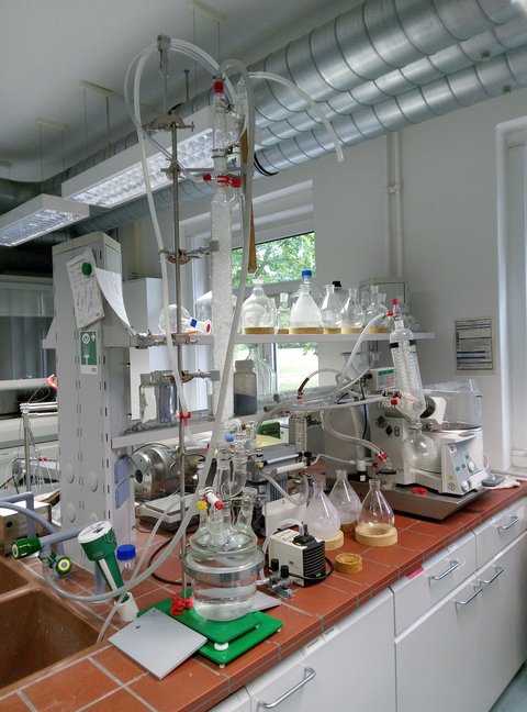 Kolonnensysteme zur Produktaufbereitung im Labor für Bioverfahrenstechnik
