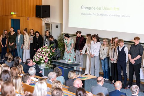 Abschlussfeier 2025 an der Ostfalia am Campus Salzgitter (öffnet Vergrößerung des Bildes)