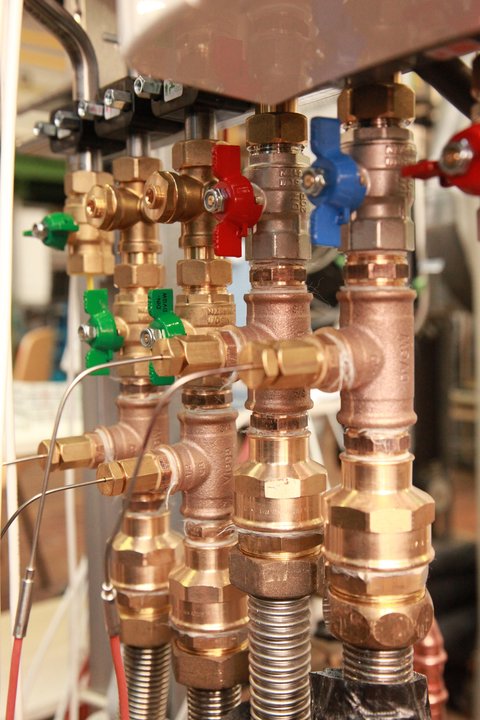 Nahaufnahme Ausstattung Labor für Heizungstechnik