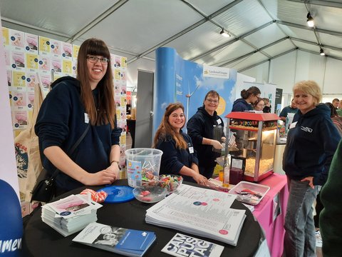 Info-Stand des Messeteams. 