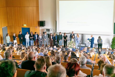 Abschlussfeier 2024 (öffnet Vergrößerung des Bildes)