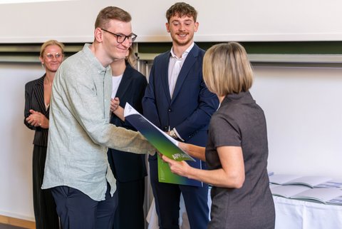 Abschlussfeier 2025 an der Ostfalia am Campus Salzgitter (öffnet Vergrößerung des Bildes)