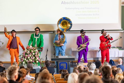 Abschlussfeier 2025 an der Ostfalia am Campus Salzgitter (öffnet Vergrößerung des Bildes)