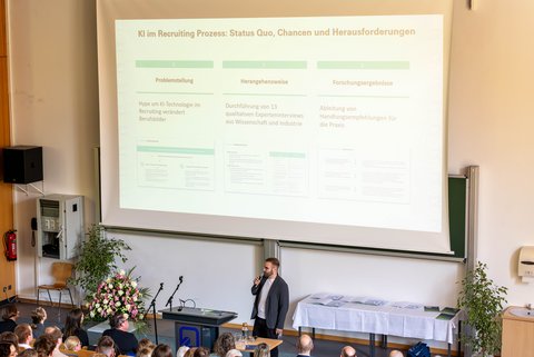 Abschlussfeier 2025 an der Ostfalia am Campus Salzgitter (öffnet Vergrößerung des Bildes)