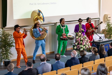 Abschlussfeier 2025 an der Ostfalia am Campus Salzgitter (öffnet Vergrößerung des Bildes)
