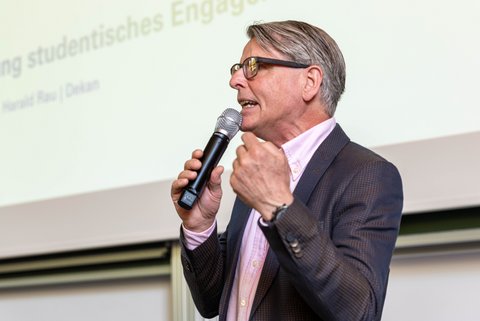 Abschlussfeier 2025 an der Ostfalia am Campus Salzgitter (öffnet Vergrößerung des Bildes)