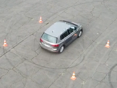 Mobiler Versuchsträger während Testfahrt (öffnet Vergrößerung des Bildes)