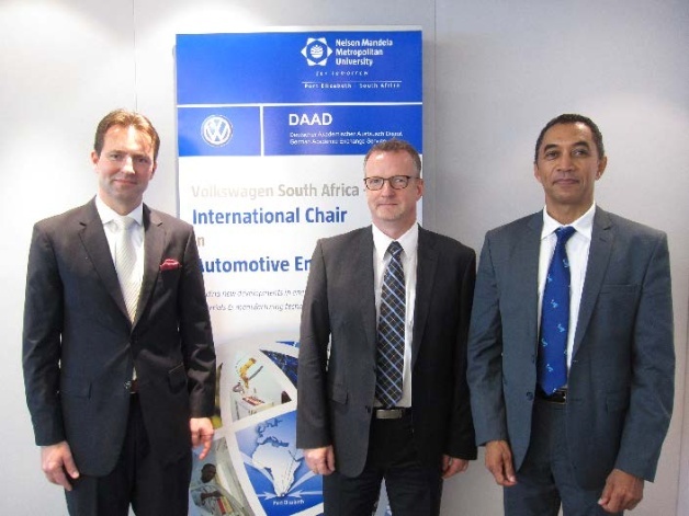 Verlängerung des Chair-Vertrages im Jahr 2015 mit Thomas Schäfer von Volkswagen, Prof. Dr.-Ing. Udo Becker von der Ostfalia Hochschule und Derek Schwarz von der Nelson-Mandela-University.