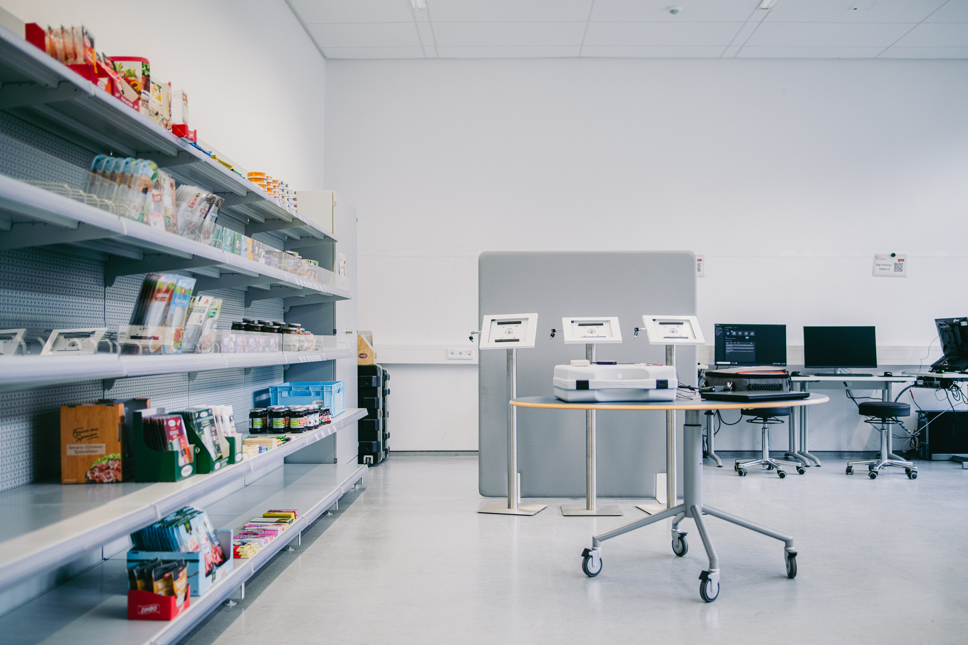 Selbstbedienungsregale im Labor