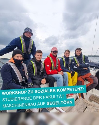 Teilnehmer*innen des Sozialkompetenzworkshops auf dem Segelboot