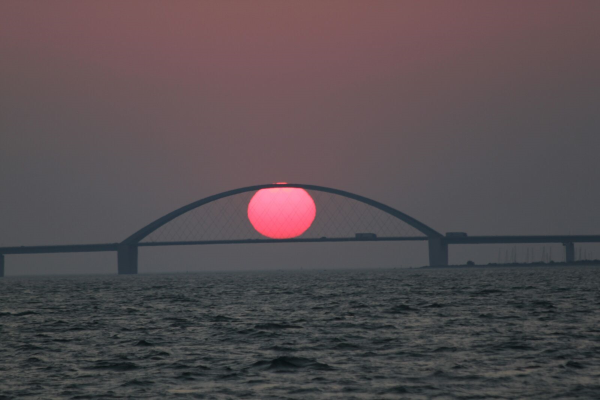 Sonnenuntergang Fehmarn-Sund-Brücke.